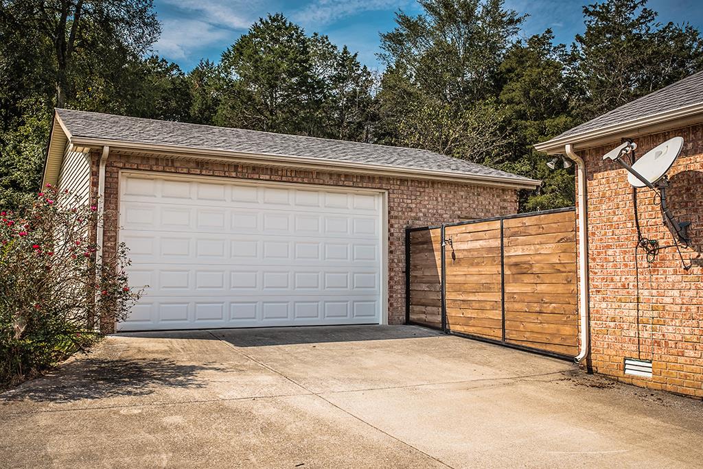 583 Windy Road Mount Juliet, TN 37122 - Photo 4 of 29 2 and 1/2 car garage