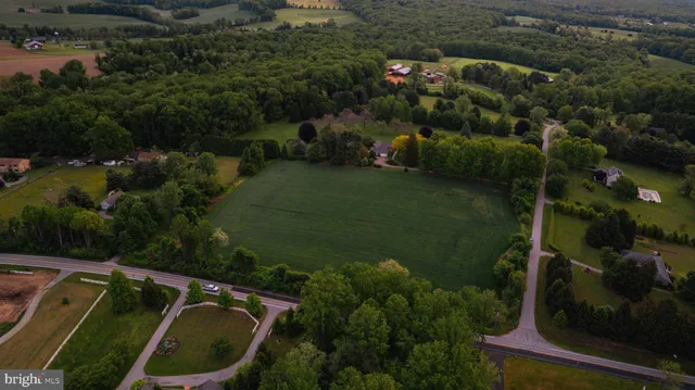 an aerial view of a house having yard