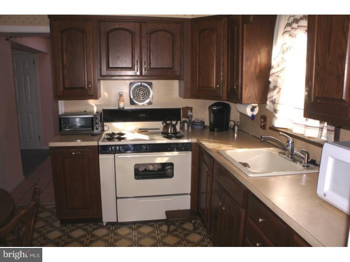 937 Providence Road Springfield, PA 19064 - Photo 11 of 25 Kitchen