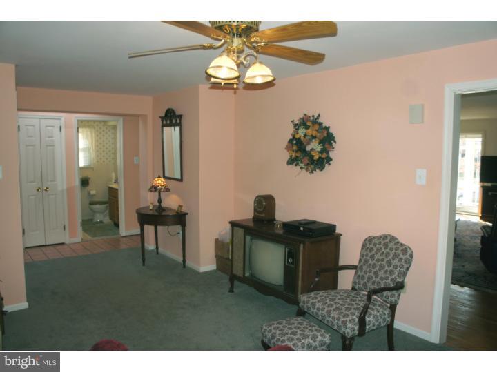 937 Providence Road Springfield, PA 19064 - Photo 13 of 25 Family Room