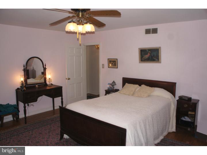 937 Providence Road Springfield, PA 19064 - Photo 16 of 25 Master Bedroom
