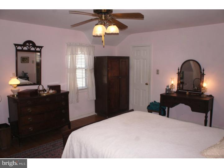 937 Providence Road Springfield, PA 19064 - Photo 17 of 25 Master Bedroom