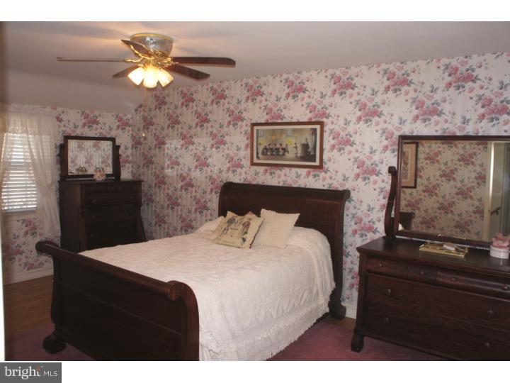 937 Providence Road Springfield, PA 19064 - Photo 20 of 25 Bedroom 2