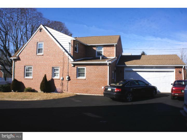 937 Providence Road Springfield, PA 19064 - Photo 3 of 25 Garage