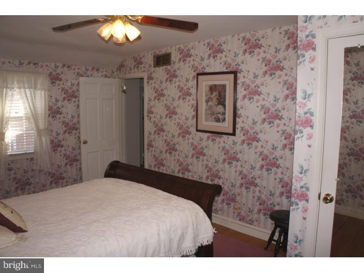 937 Providence Road Springfield, PA 19064 - Photo 21 of 25 Bedroom 2