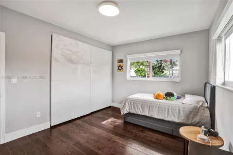 $1,295,000 | 18641 Northeast 21st Avenue, Miami, FL 33179