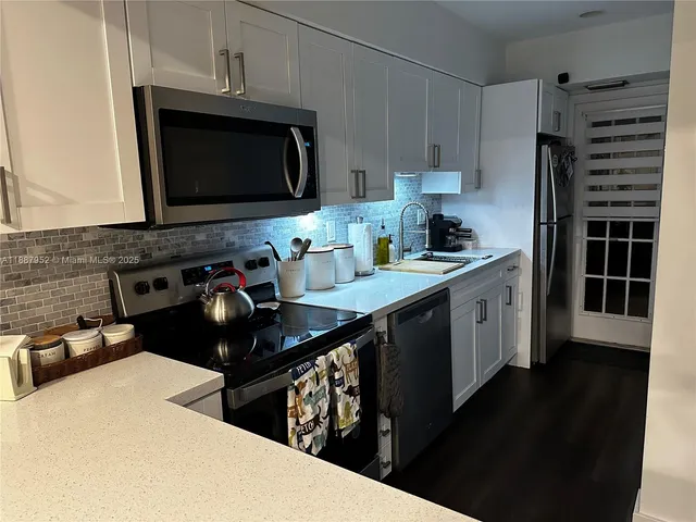 $2,399 | 3971 Coral Springs Drive, Unit 17, Coral Springs, FL 33065