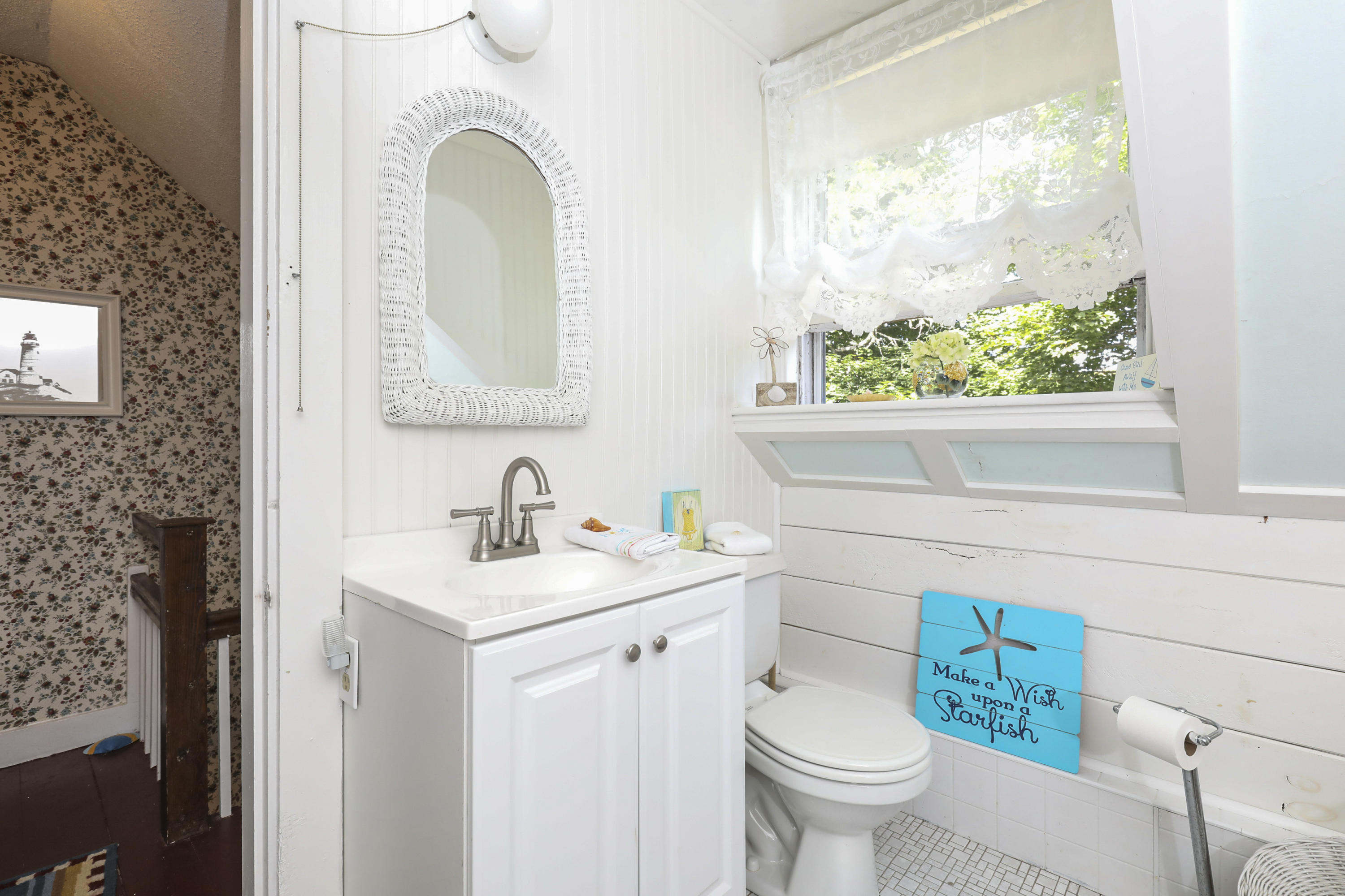 9 Saltmarsh Lane Pocasset, MA 02559 - Photo 15 of 33 Main 2nd flr Bath