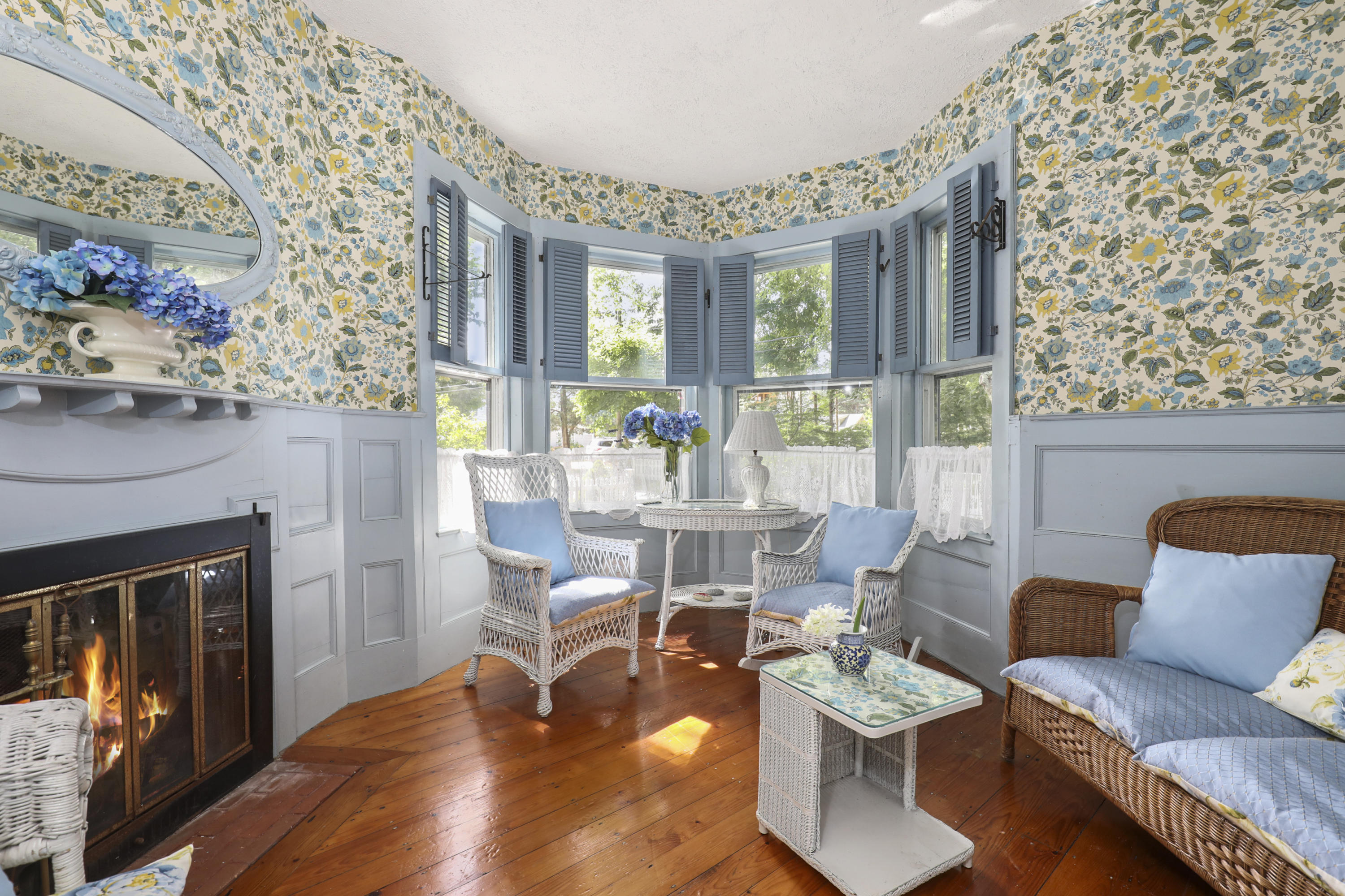 9 Saltmarsh Lane Pocasset, MA 02559 - Photo 5 of 33 Main Living Rm