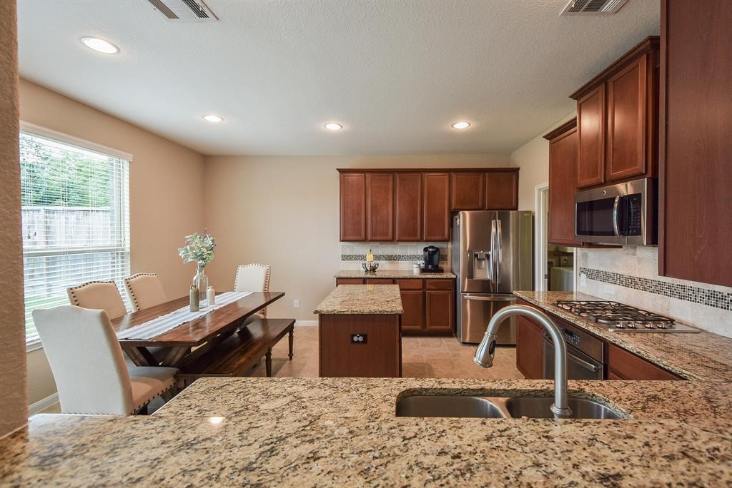 7002 Edwanna Lane Spring, TX 77389 - Photo 7 of 17 a workspace with cabinets
