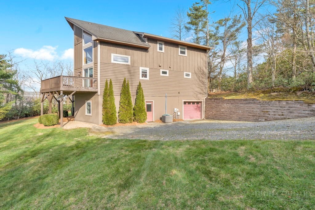 126 Knob Road Blowing Rock, NC 28605 - Photo 46 of 50 a front view of house with yard