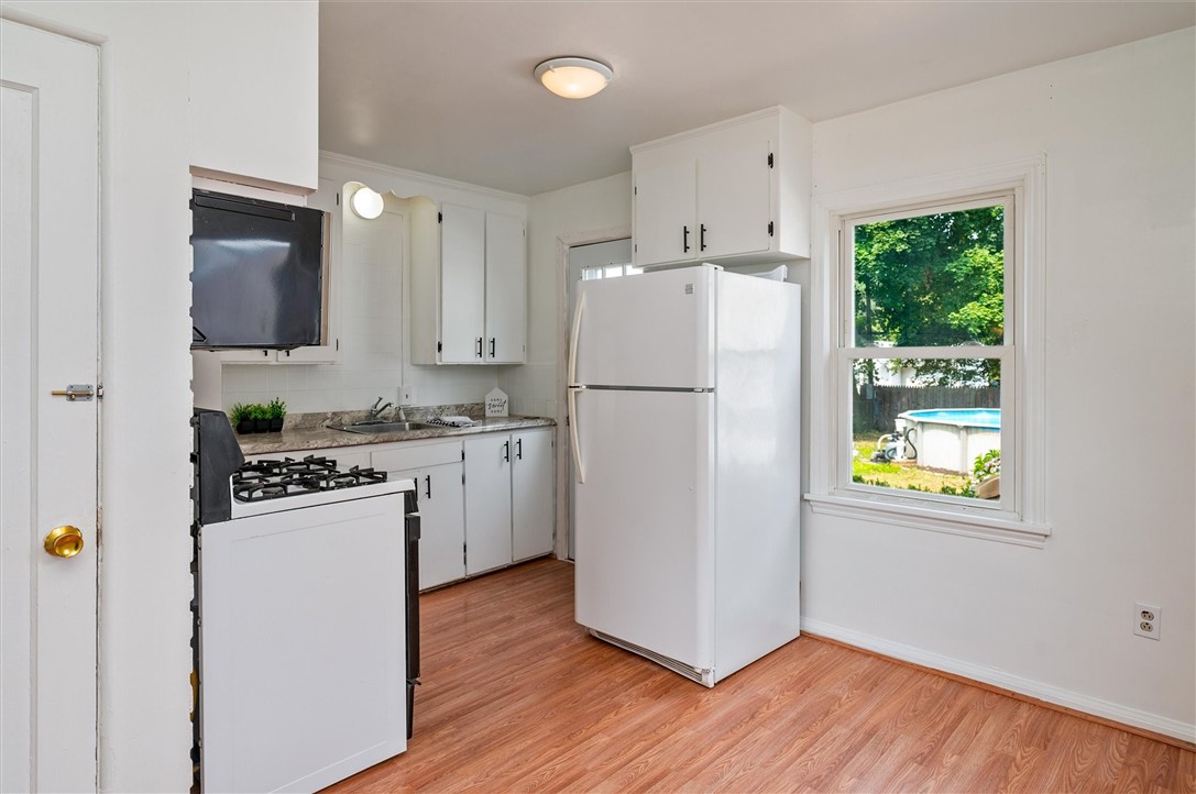 52 Leonard Road Greece, NY 14616 - Photo 14 of 44