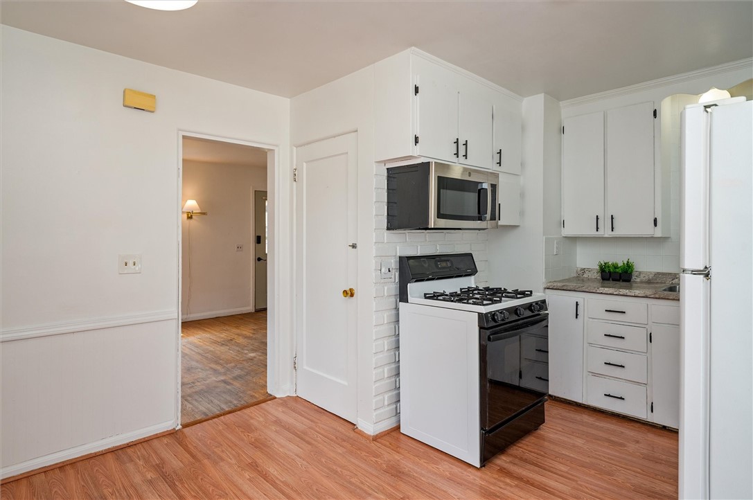 52 Leonard Road Greece, NY 14616 - Photo 15 of 44