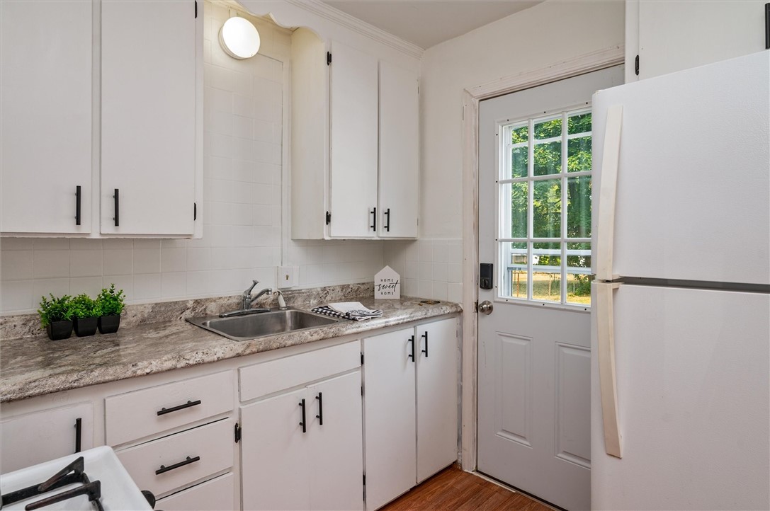 52 Leonard Road Greece, NY 14616 - Photo 18 of 44