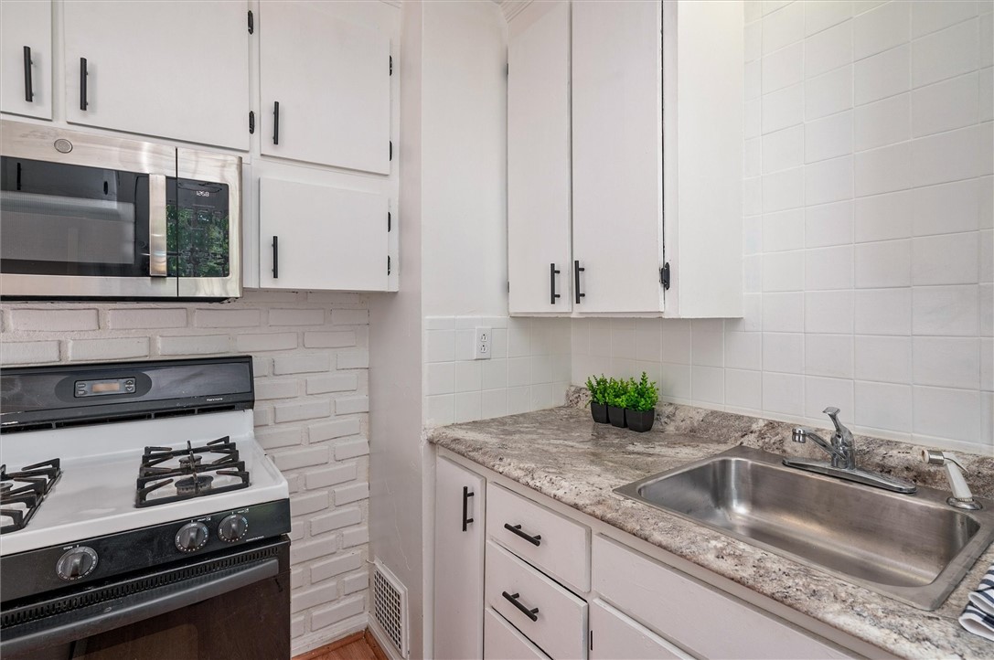 52 Leonard Road Greece, NY 14616 - Photo 19 of 44