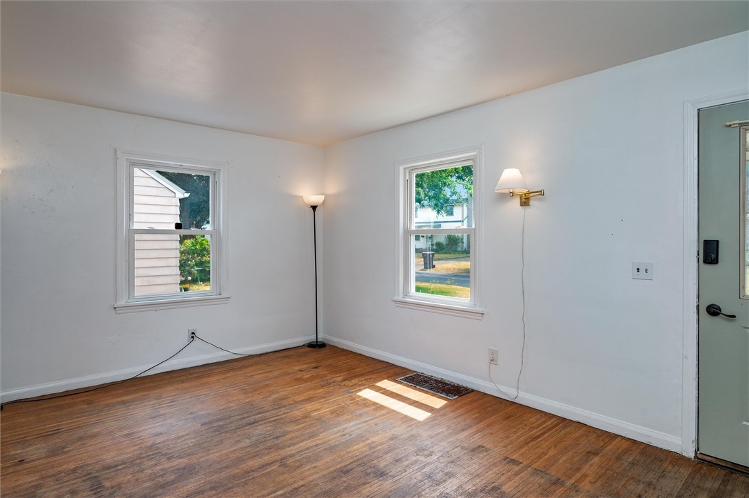 52 Leonard Road Greece, NY 14616 - Photo 7 of 44