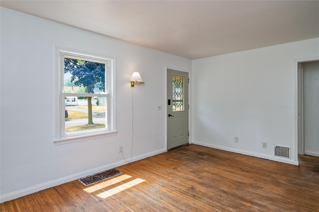 52 Leonard Road Greece, NY 14616 - Photo 9 of 44