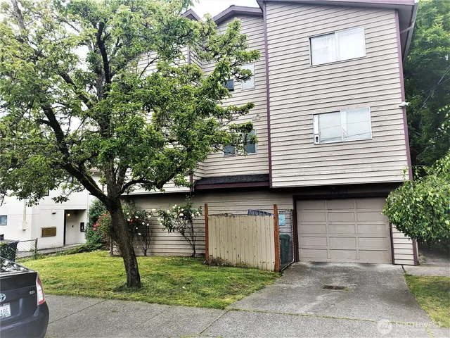 $1,100 | 14009 32nd Avenue Northeast, Unit 101, Seattle, WA 98125