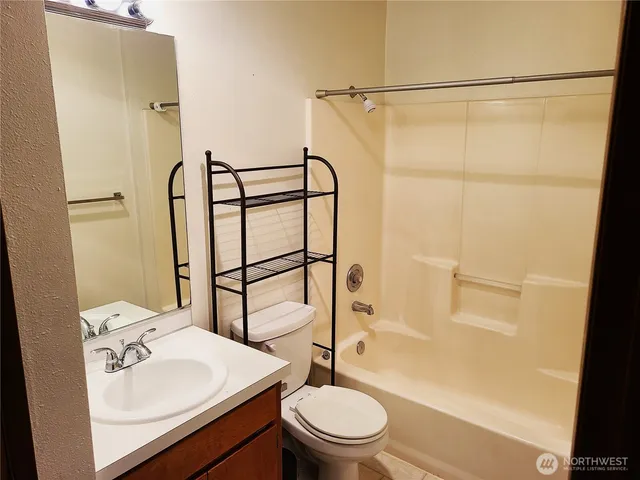 $1,100 | 14009 32nd Avenue Northeast, Unit 101, Seattle, WA 98125