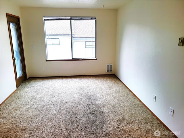 $1,100 | 14009 32nd Avenue Northeast, Unit 101, Seattle, WA 98125