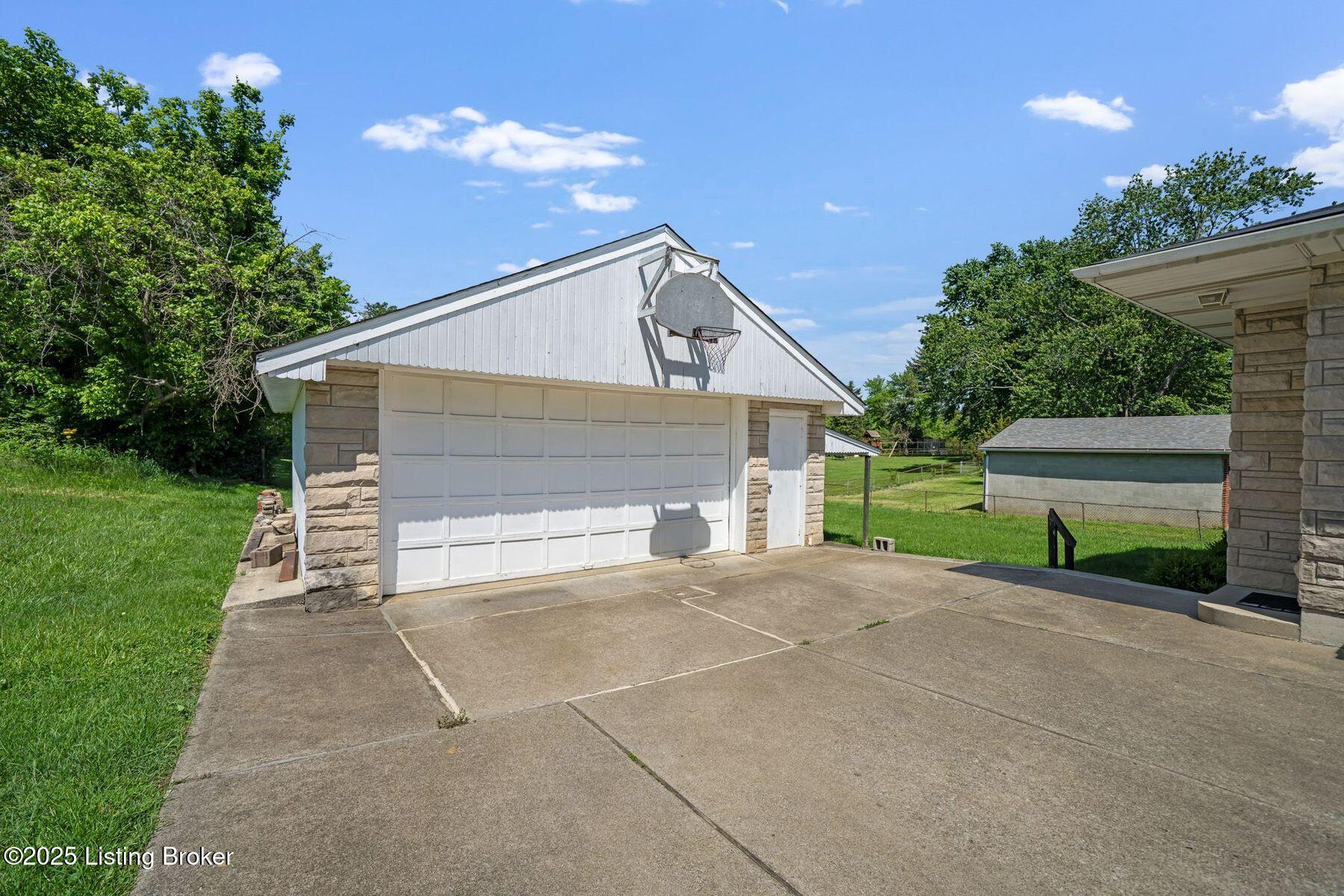 7608 Smyrna Road Louisville, KY 40228 - Photo 51 of 57 photo_online_050