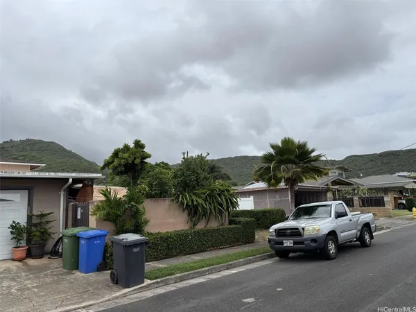a car parked in front of white house