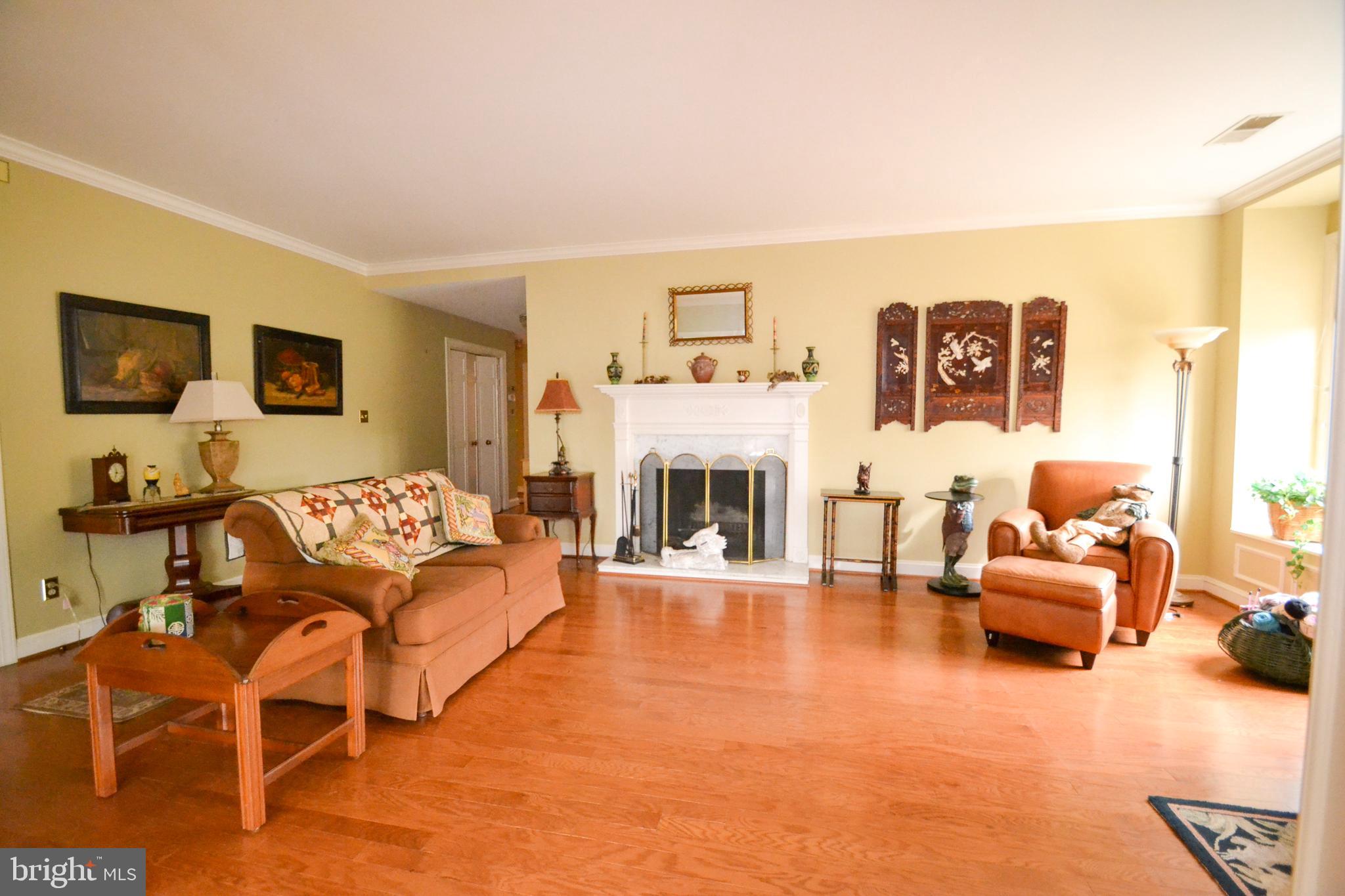 13 Devon Hill Road, Unit C4 Baltimore, MD 21210 - Photo 14 of 32 Living room
