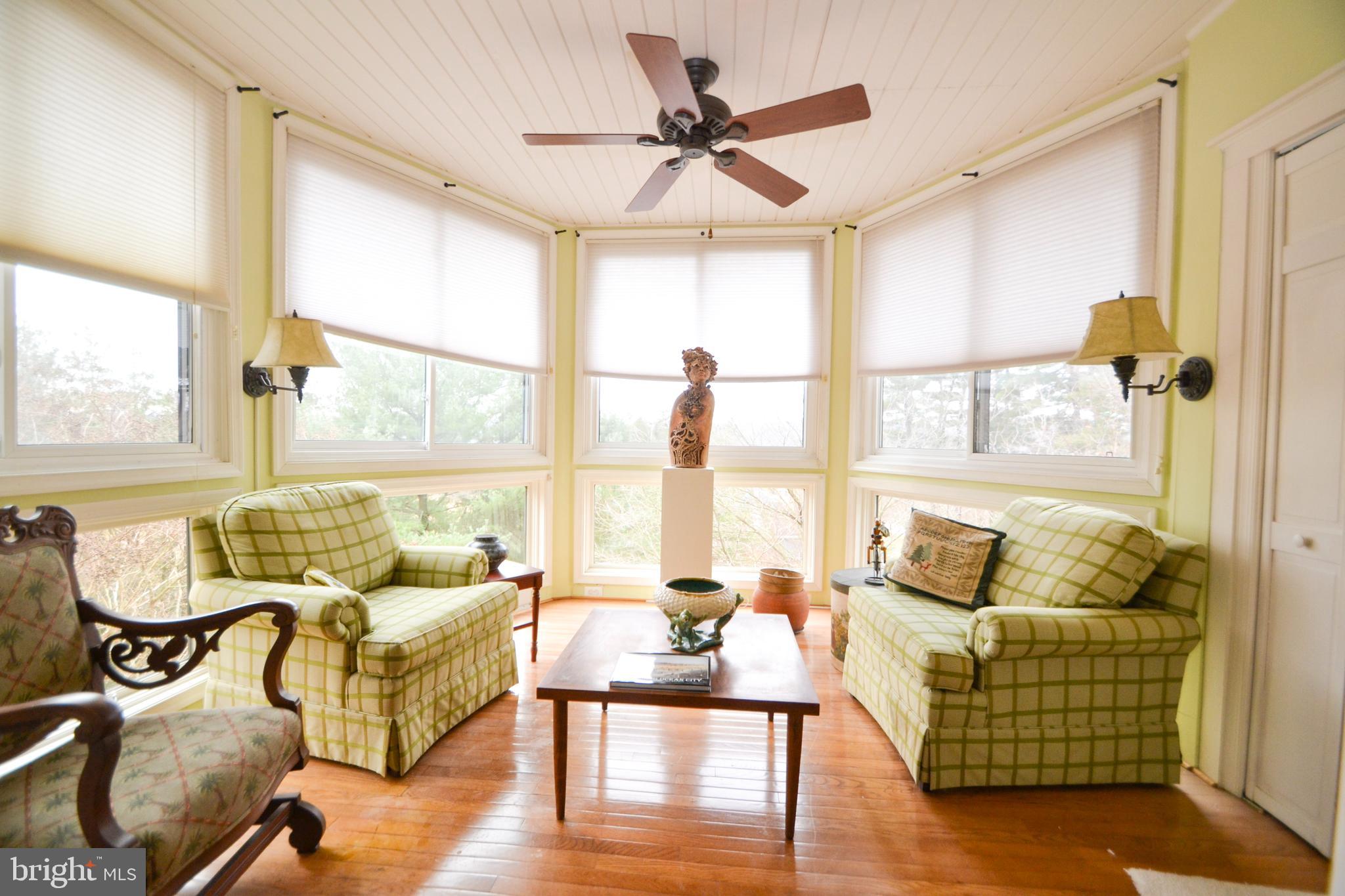 13 Devon Hill Road, Unit C4 Baltimore, MD 21210 - Photo 19 of 32 Sun room