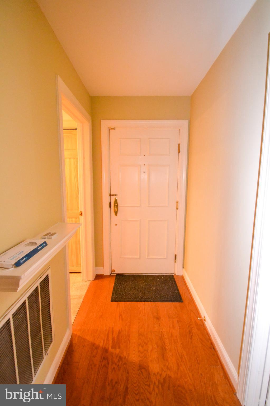 13 Devon Hill Road, Unit C4 Baltimore, MD 21210 - Photo 3 of 32 Foyer