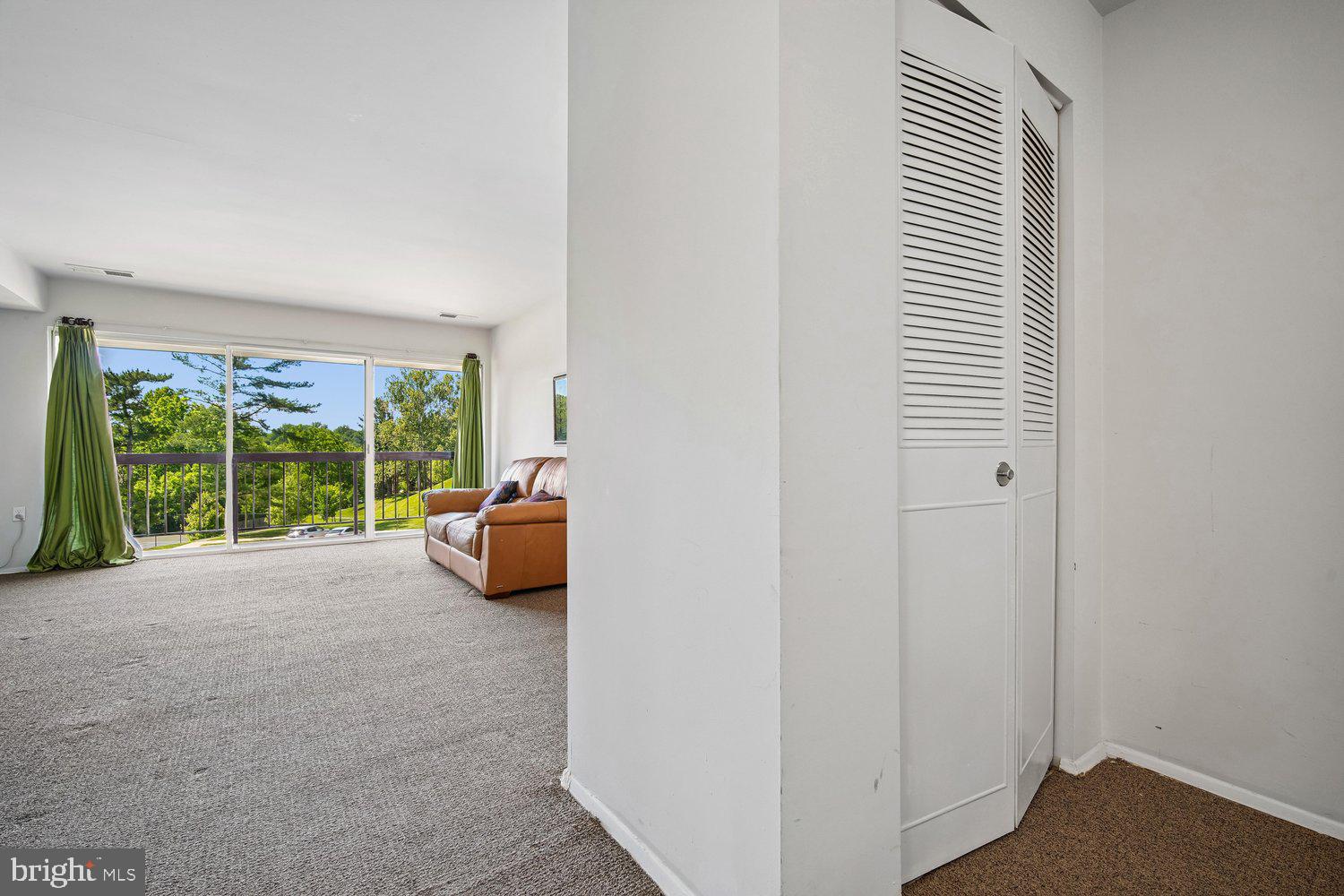 9926 Walker House Road, Unit 99263 Gaithersburg, MD 20886 - Photo 4 of 63 Foyer