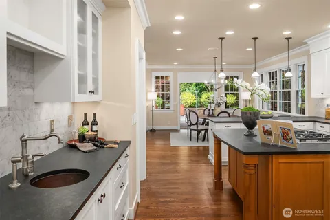 $3,389,000 | 10910 Northeast 18th Place, Bellevue, WA 98004