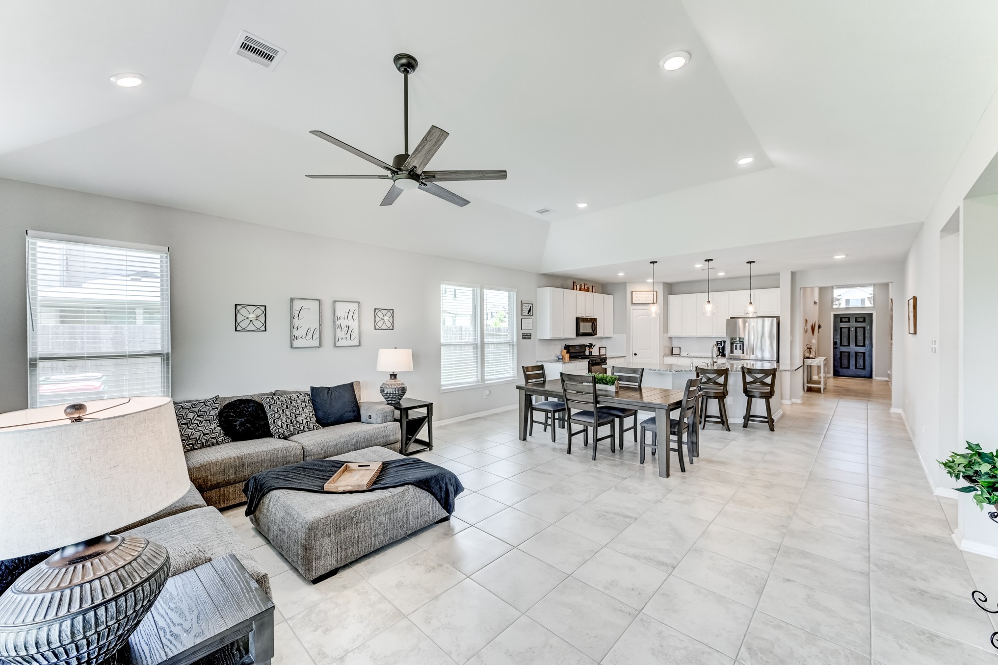 25307 Champion Ridge Court Katy, TX 77493 - Photo 12 of 48 Living room
