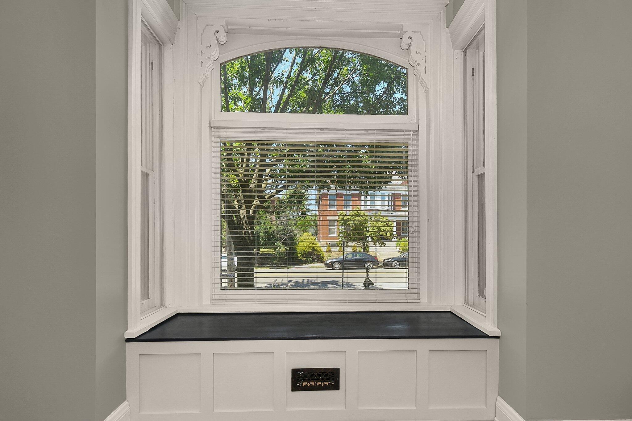 851 Bryden Road Columbus, OH 43205 - Photo 17 of 68 Buiilt-in Window Seat