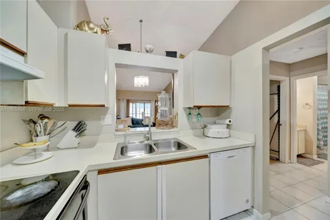 $174,000 | 3100 Northwest 46th Street, Unit 203, Oakland Park, FL 33309