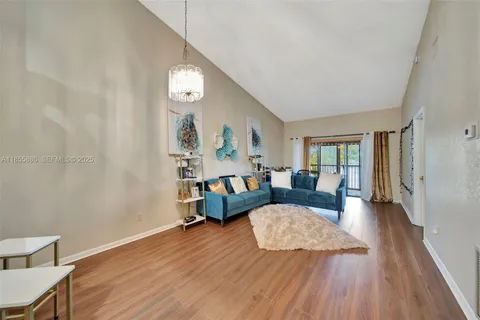 $174,000 | 3100 Northwest 46th Street, Unit 203, Oakland Park, FL 33309