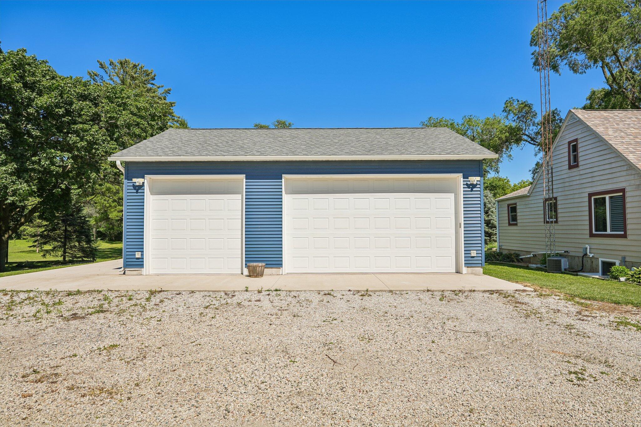 9207 39th Avenue Pleasant Prairie, WI 53142 - Photo 4 of 48 newer outbuilding
