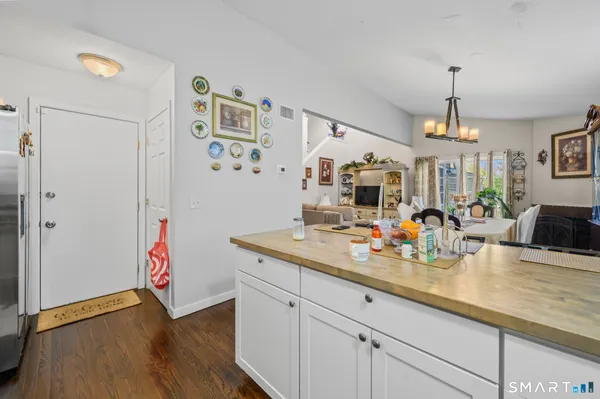 $250,000 | 10 Linden Court, Unit 10, Bloomfield, CT 06002