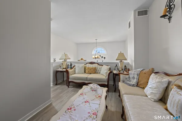 $250,000 | 10 Linden Court, Unit 10, Bloomfield, CT 06002