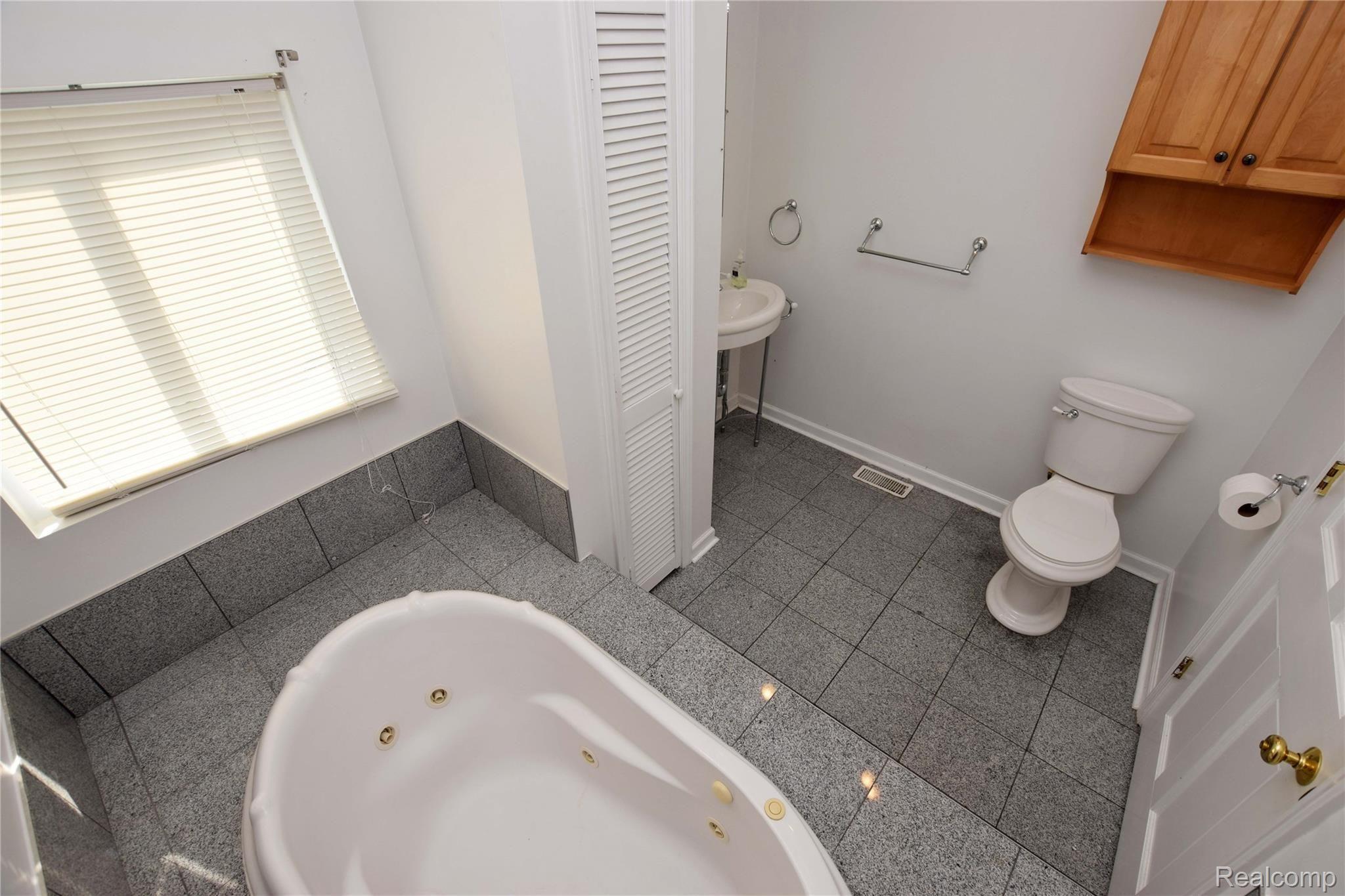 222 2nd Street Fenton, MI 48430 - Photo 11 of 17 Master Bath