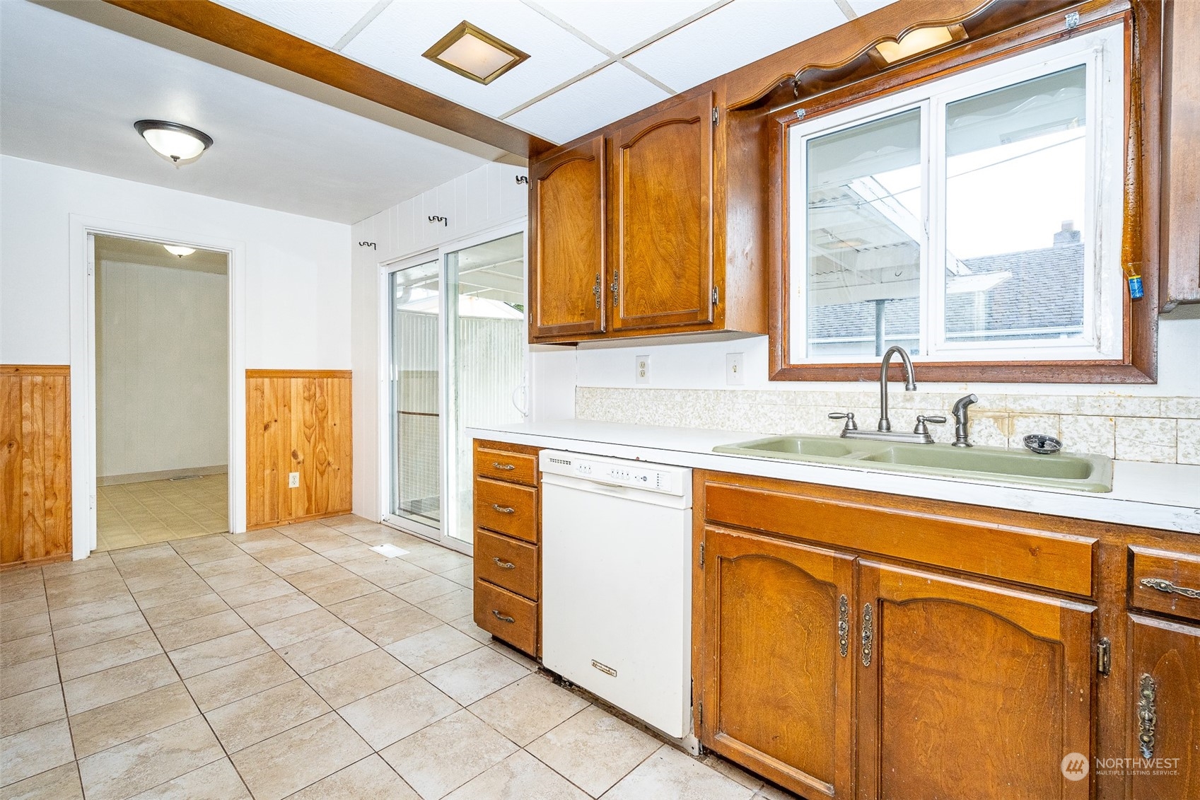 738 Southwest 19th Street Chehalis, WA 98532 - Photo 13 of 40 a bathroom with a granite countertop sink and a mirror