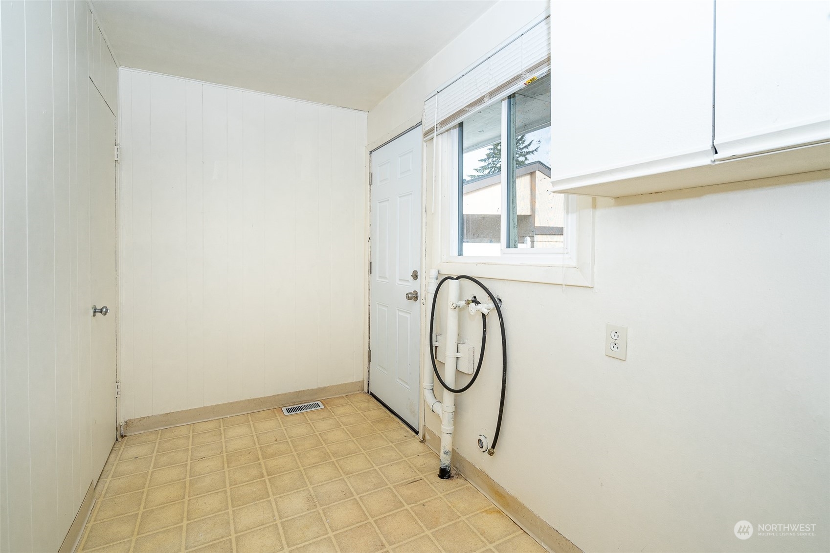738 Southwest 19th Street Chehalis, WA 98532 - Photo 20 of 40 a view of a door and a white roof