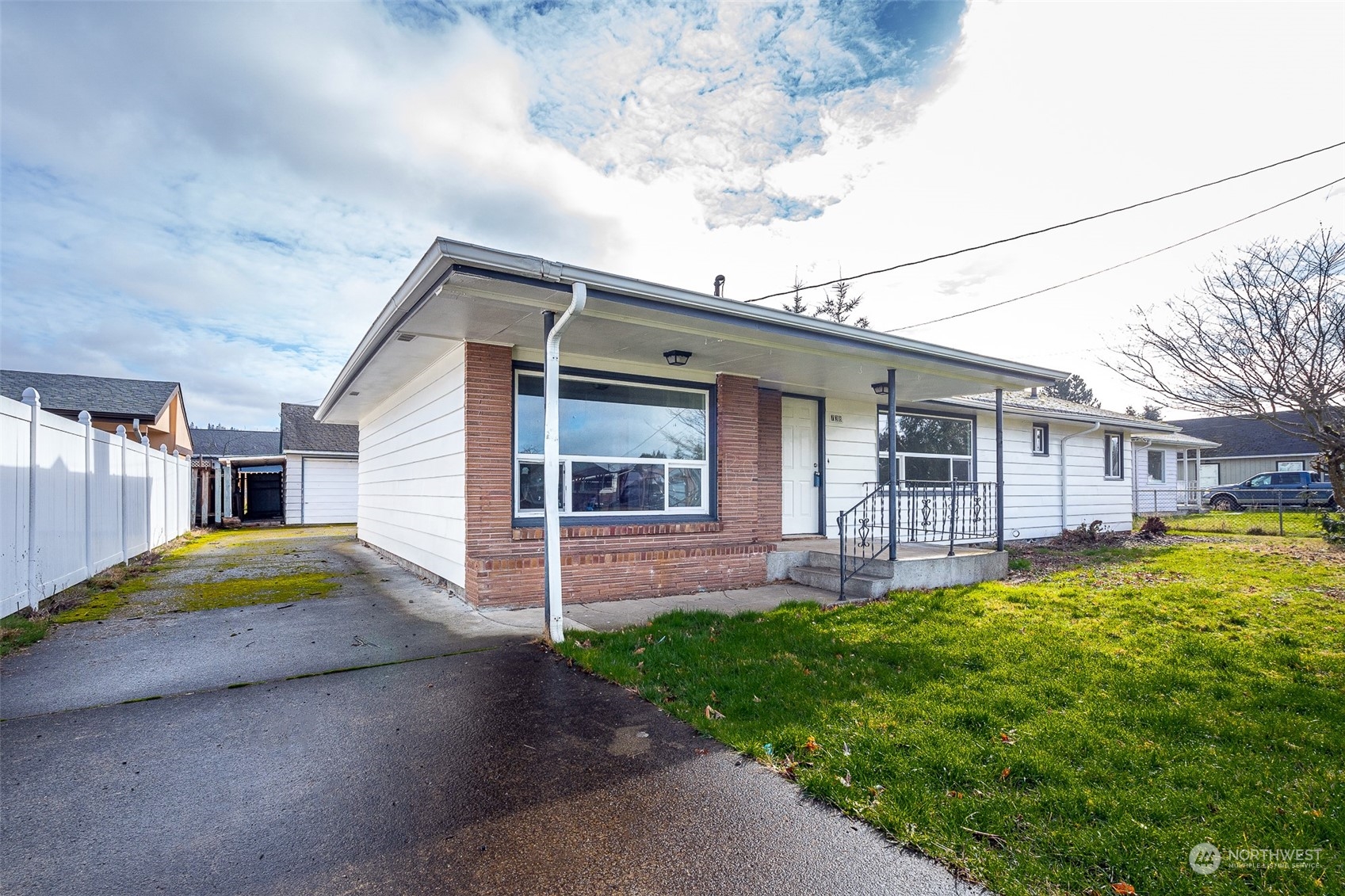 738 Southwest 19th Street Chehalis, WA 98532 - Photo 2 of 40 a front view of house with yard and green space