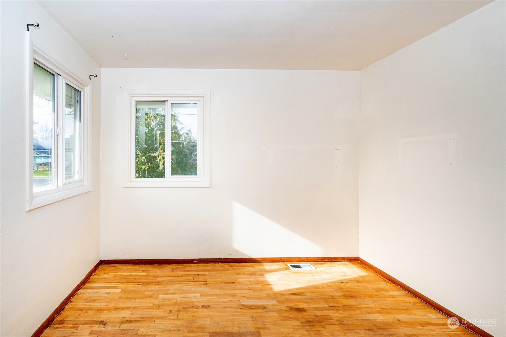 738 Southwest 19th Street Chehalis, WA 98532 - Photo 28 of 40 a view of an empty room and window
