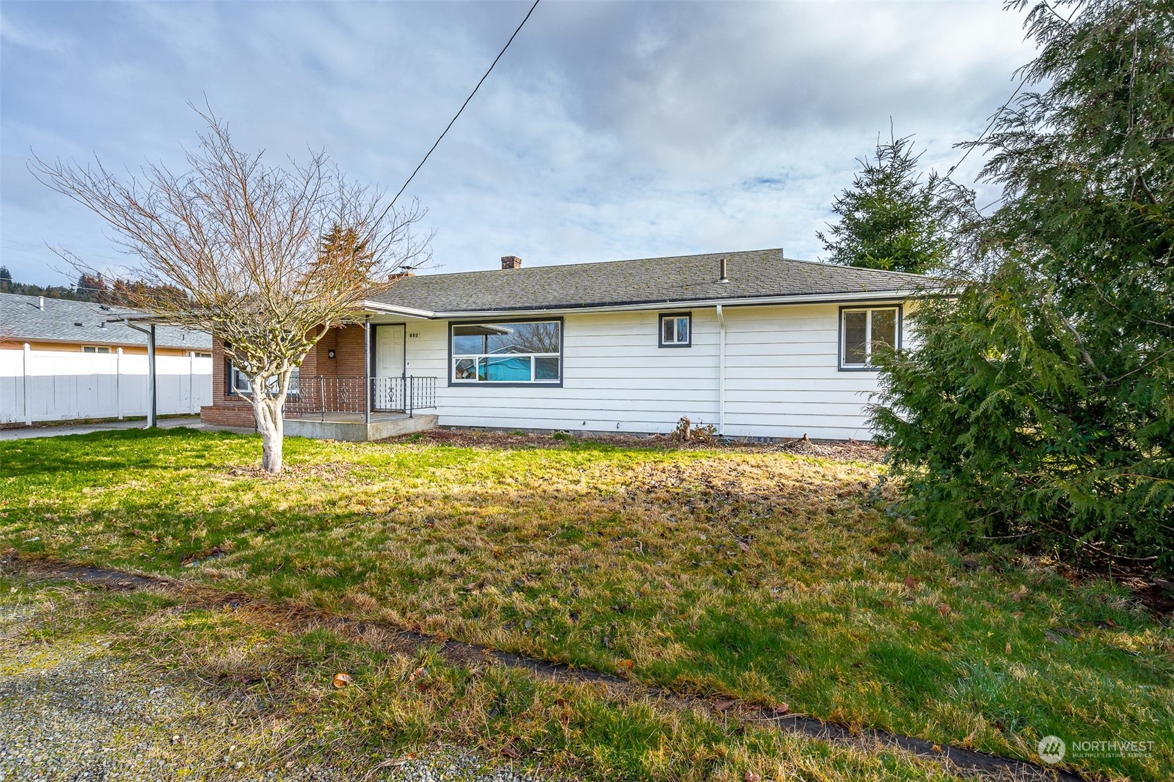 738 Southwest 19th Street Chehalis, WA 98532 - Photo 4 of 40 a front view of a house with garden