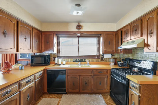 $323,000 | 38612 Wingate Drive, Clinton Township, MI 48038