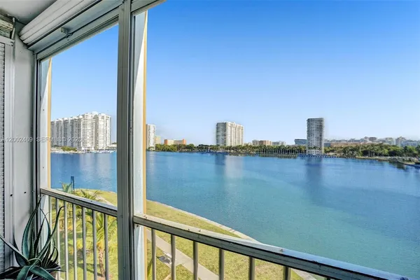 $1,650 | 2999 Point E Drive, Unit C511, Aventura, FL 33160