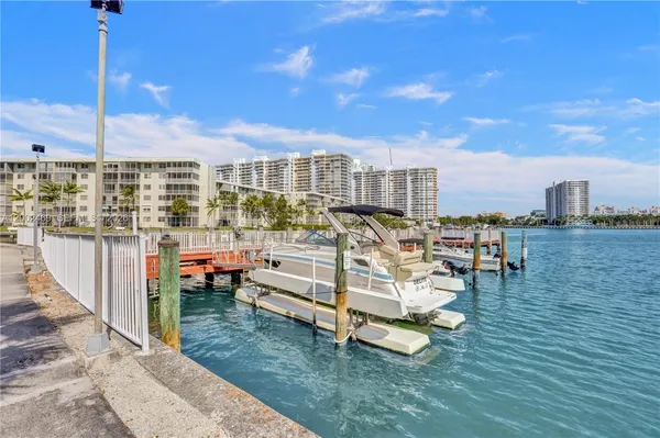 $1,650 | 2999 Point E Drive, Unit C511, Aventura, FL 33160