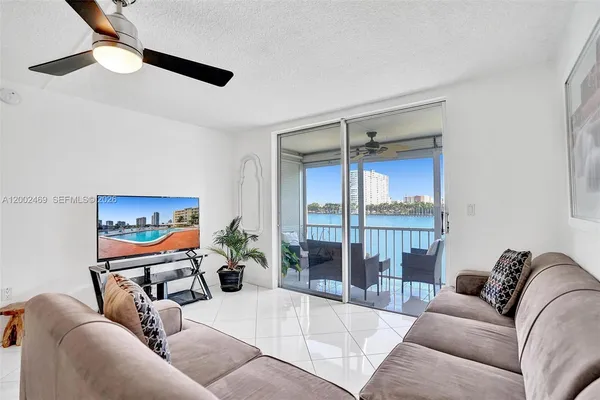 $1,650 | 2999 Point E Drive, Unit C511, Aventura, FL 33160