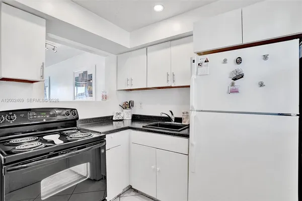 $1,650 | 2999 Point E Drive, Unit C511, Aventura, FL 33160