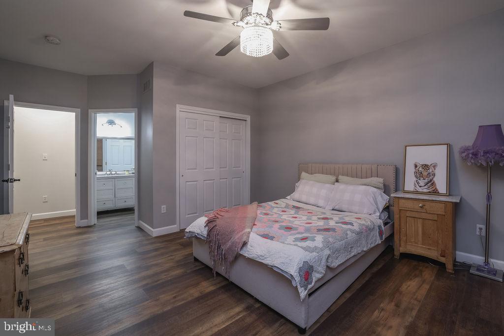 5 Popper Street Manahawkin, NJ 08050 - Photo 41 of 74 main jr suite